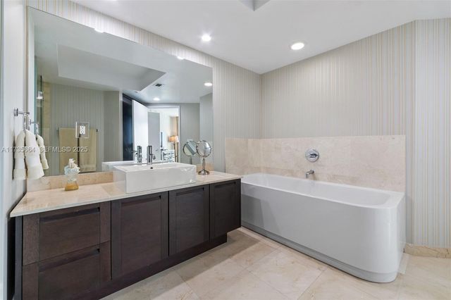 250 Sunny Isles Boulevard 31402, Sunny Isles Beach, FL 33160