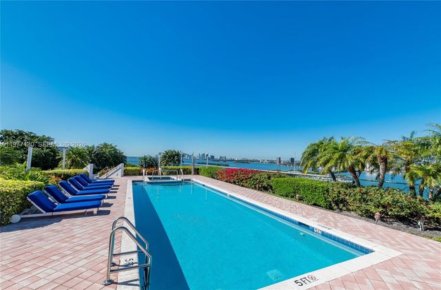 7934 W Dr 1101 1101, North Bay Village, FL 33141
