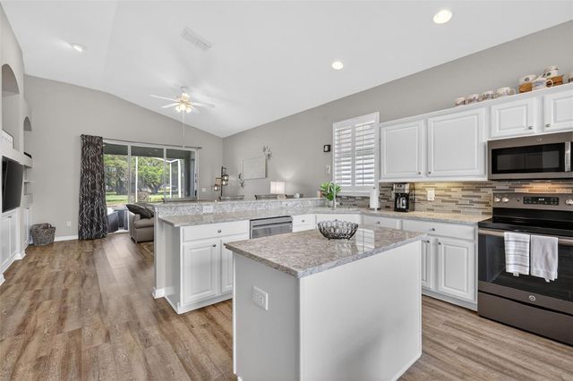8011 PINE HOLLOW DRIVE, Mount Dora, FL 32757