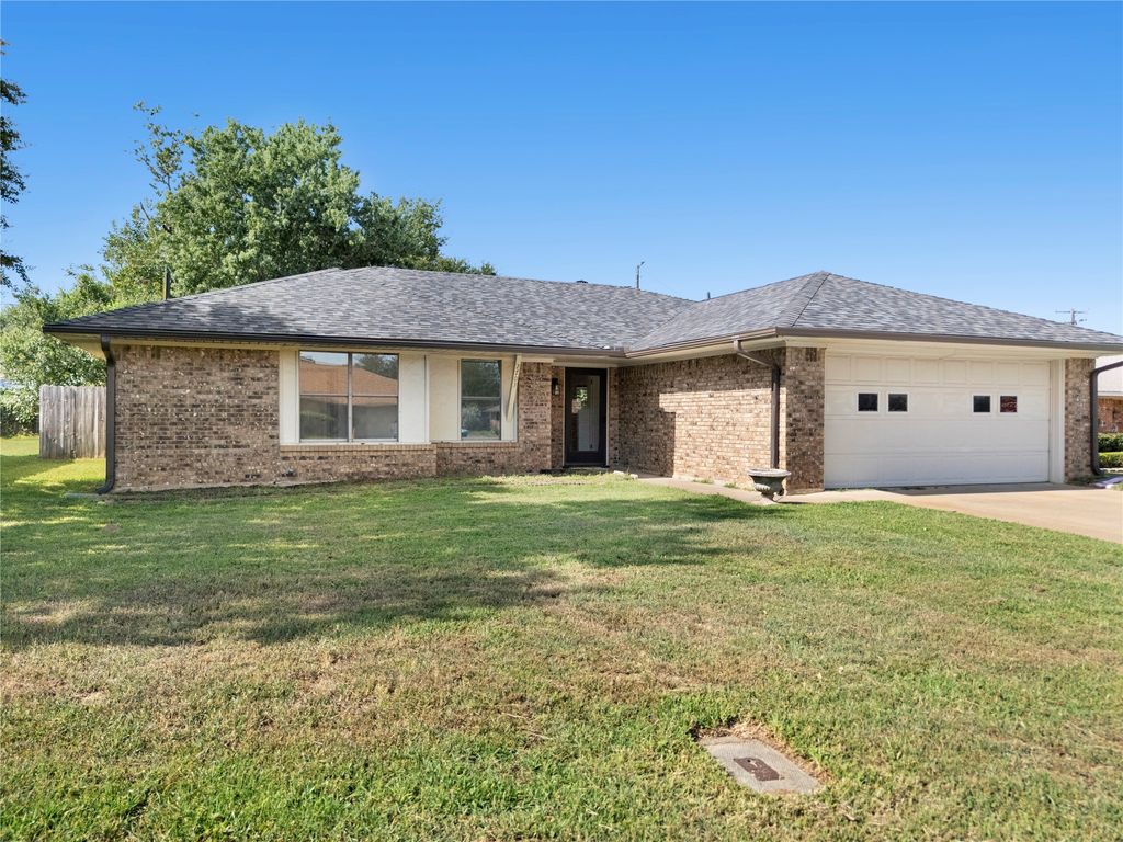 2703 Regal Drive, Denison, TX 75020