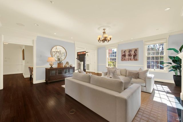 2 Remington Ct, Napa, CA 94558