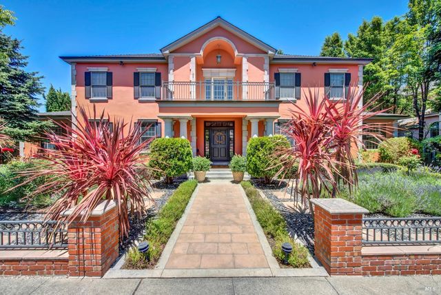 2 Remington Ct, Napa, CA 94558