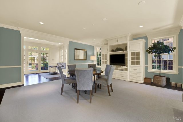 2 Remington Ct, Napa, CA 94558