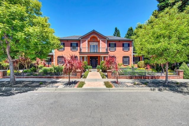 2 Remington Ct, Napa, CA 94558