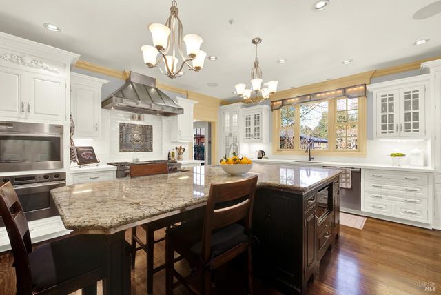 2 Remington Ct, Napa, CA 94558