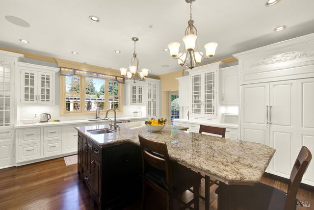 2 Remington Ct, Napa, CA 94558