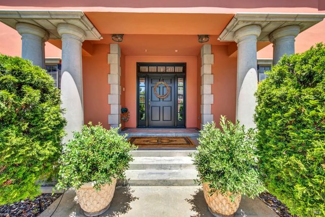 2 Remington Ct, Napa, CA 94558