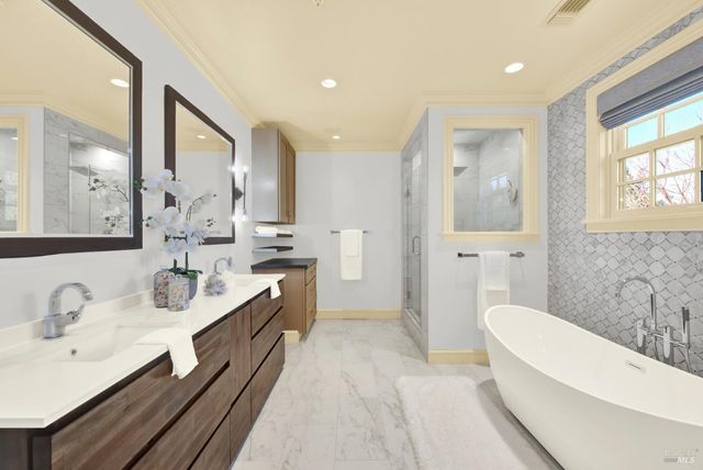 2 Remington Ct, Napa, CA 94558