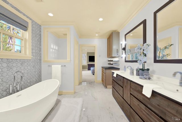 2 Remington Ct, Napa, CA 94558