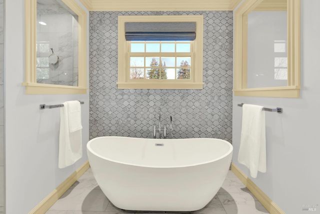 2 Remington Ct, Napa, CA 94558