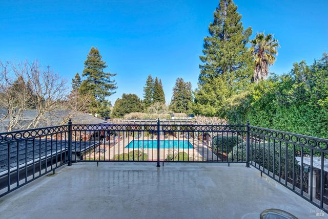 2 Remington Ct, Napa, CA 94558