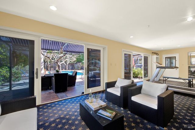 2 Remington Ct, Napa, CA 94558