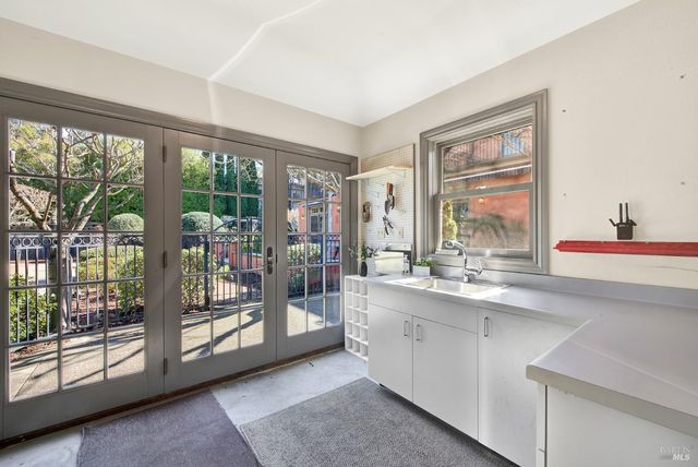 2 Remington Ct, Napa, CA 94558