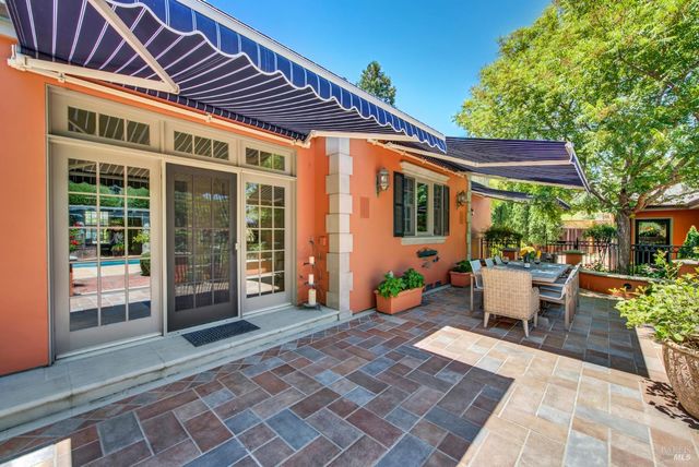 2 Remington Ct, Napa, CA 94558