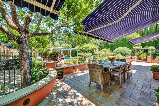 2 Remington Ct, Napa, CA 94558