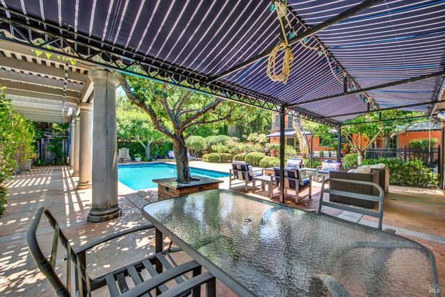 2 Remington Ct, Napa, CA 94558