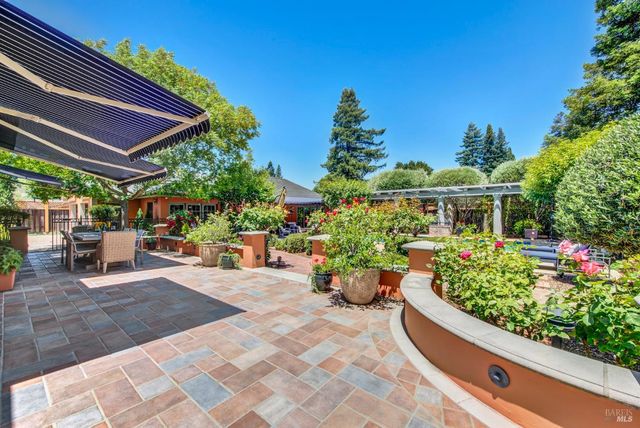 2 Remington Ct, Napa, CA 94558