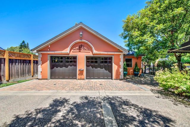 2 Remington Ct, Napa, CA 94558