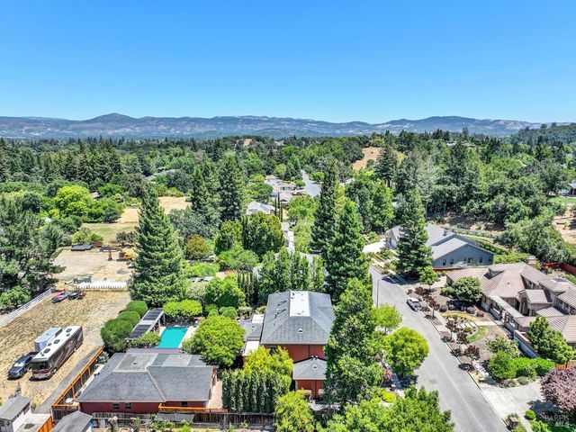 2 Remington Ct, Napa, CA 94558
