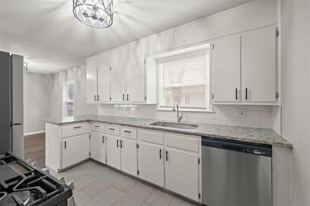 10505 Oakland Avenue, Kansas City, MO 64134