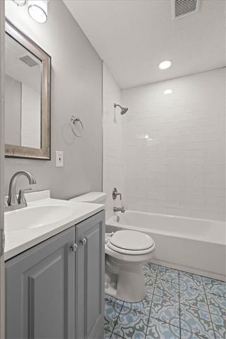 10505 Oakland Avenue, Kansas City, MO 64134