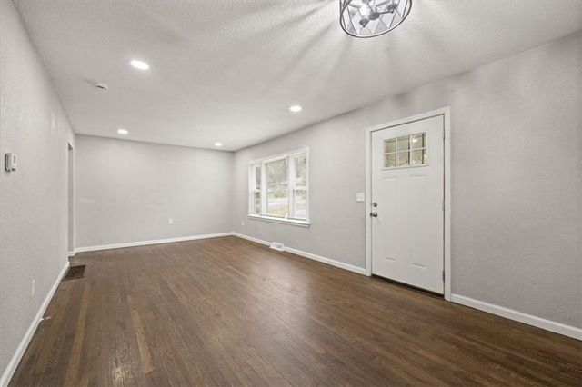 10505 Oakland Avenue, Kansas City, MO 64134