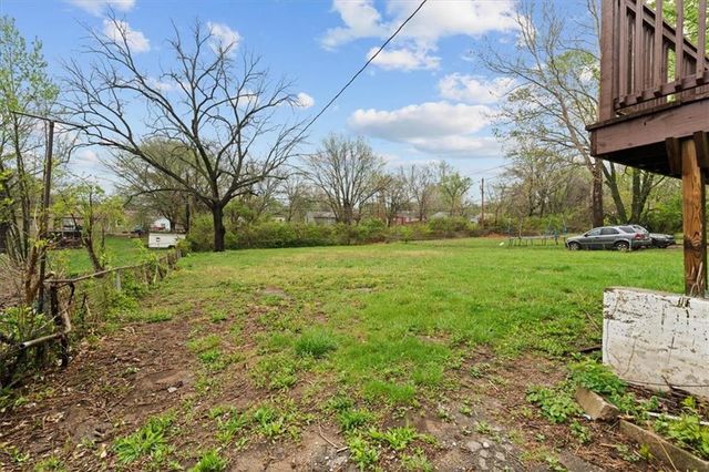 10505 Oakland Avenue, Kansas City, MO 64134