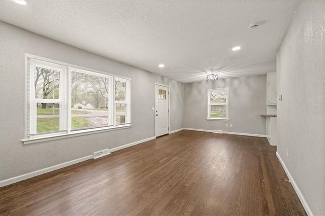 10505 Oakland Avenue, Kansas City, MO 64134