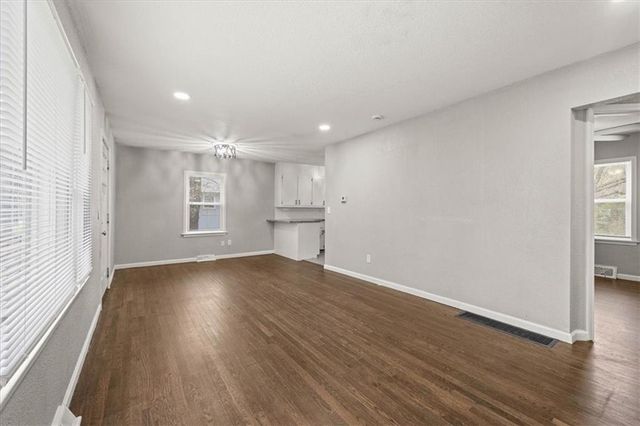 10505 Oakland Avenue, Kansas City, MO 64134