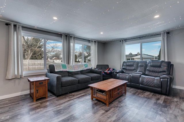 351 E SCOTT STREET, Omro, WI 54963