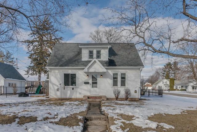351 E SCOTT STREET, Omro, WI 54963