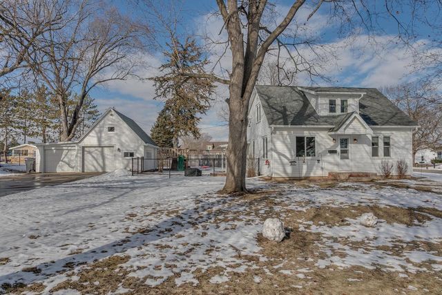 351 E SCOTT STREET, Omro, WI 54963