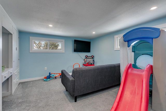 351 E SCOTT STREET, Omro, WI 54963