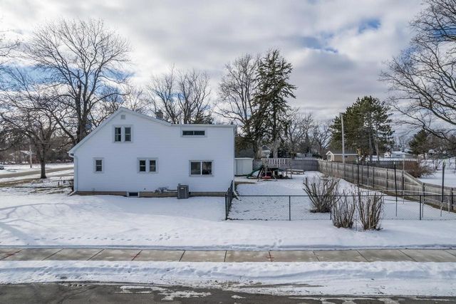 351 E SCOTT STREET, Omro, WI 54963