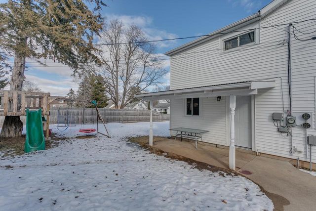 351 E SCOTT STREET, Omro, WI 54963
