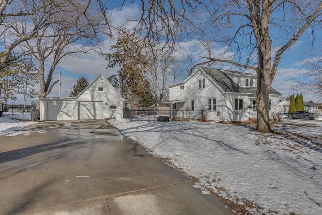 351 E SCOTT STREET, Omro, WI 54963
