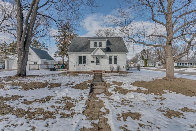 351 E SCOTT STREET, Omro, WI 54963