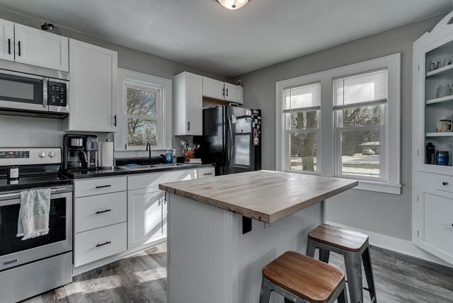 351 E SCOTT STREET, Omro, WI 54963