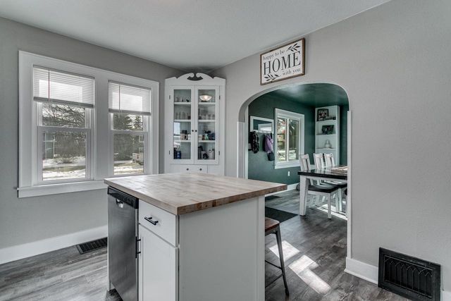 351 E SCOTT STREET, Omro, WI 54963