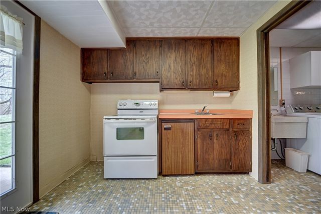 11652 Sandyville Road NE, Sandyville, OH 44671