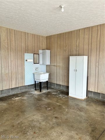 11652 Sandyville Road NE, Sandyville, OH 44671