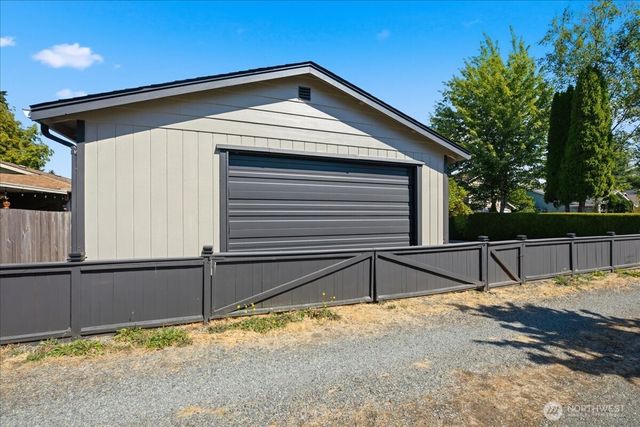 1218 10th Avenue NW, Puyallup, WA 98371