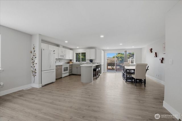 1218 10th Avenue NW, Puyallup, WA 98371