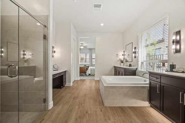 11214 N Via Ravenna Drive, Fresno, CA 93730