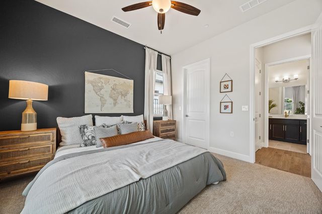 11214 N Via Ravenna Drive, Fresno, CA 93730