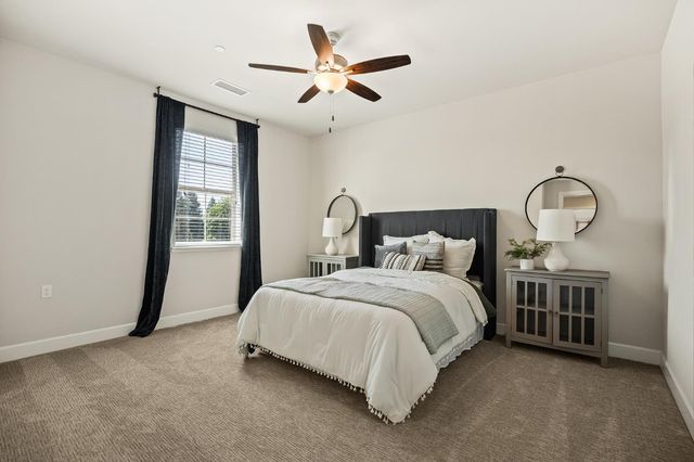 11214 N Via Ravenna Drive, Fresno, CA 93730