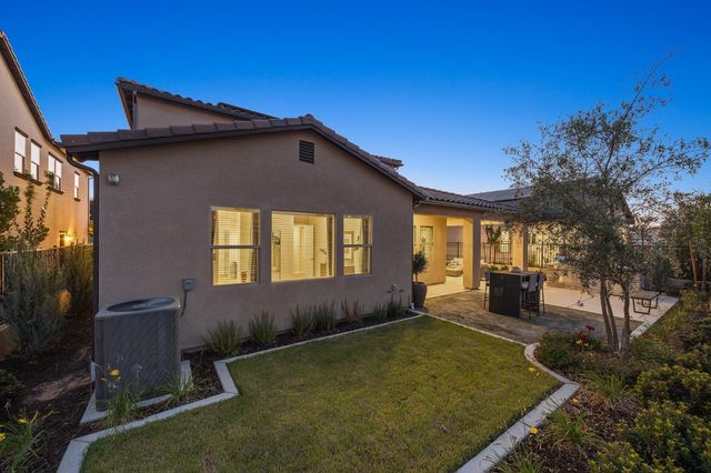 11214 N Via Ravenna Drive, Fresno, CA 93730