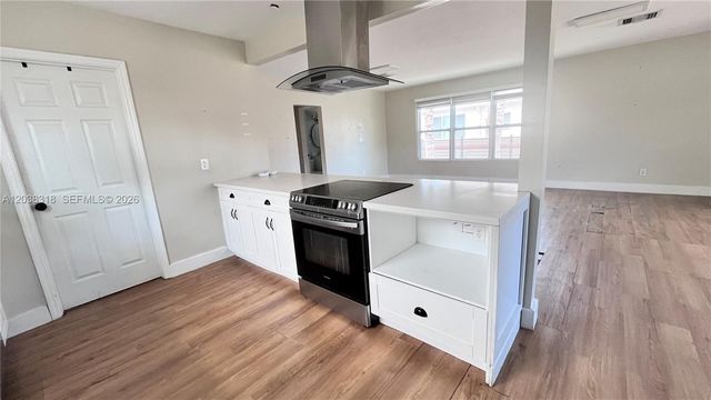 1031 Hollywood Boulevard, Hollywood, FL 33019