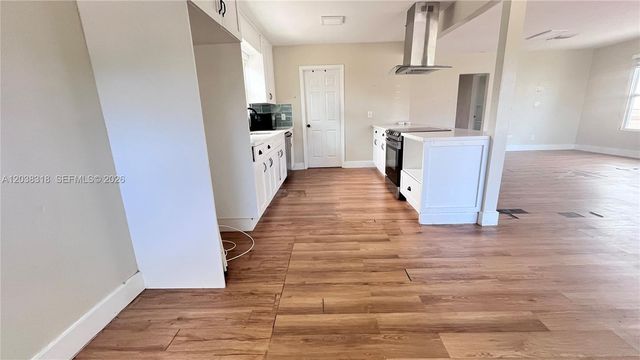 1031 Hollywood Boulevard, Hollywood, FL 33019