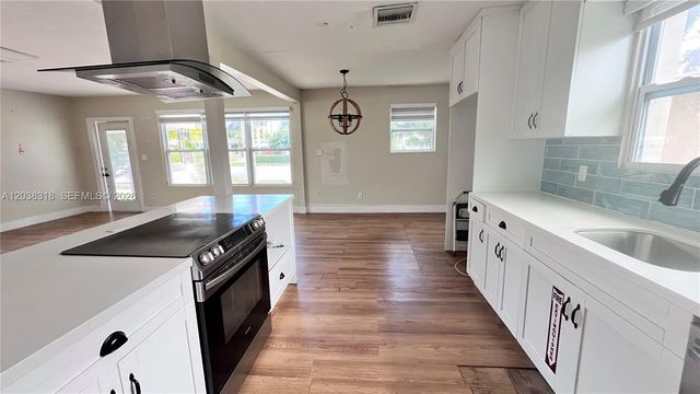 1031 Hollywood Boulevard, Hollywood, FL 33019
